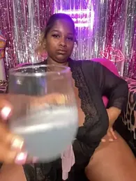 BigFineSelena webcam model stream image