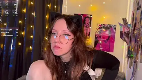ViolettMo0n webcam model stream image