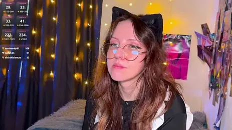 ViolettMo0n webcam model stream image