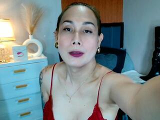 Isabella Pearson webcam model stream image