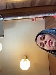 Hotmomcheckk_ webcam model stream image