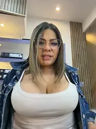isabella_horney_ webcam stripchat model stream image