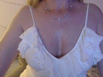 goodSnowQueen webcam bongacams model stream image