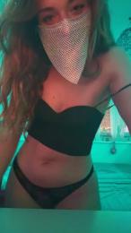 FittyFeet webcam model stream image