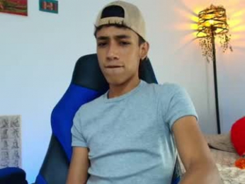 ostin_18hot webcam model stream image