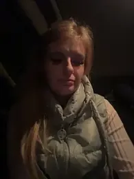 Betsy webcam model stream image