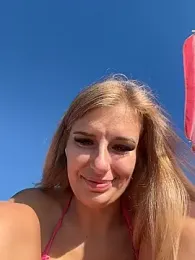 Betsy webcam model stream image