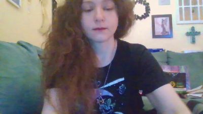 QueenCrimson webcam model stream image