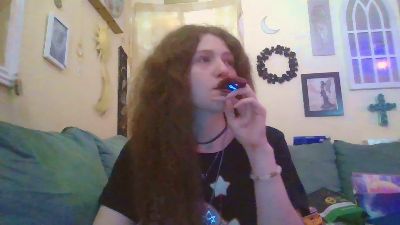 QueenCrimson webcam model stream image