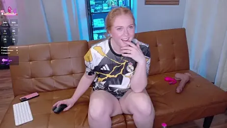 Scarlettredff webcam stripchat model stream image