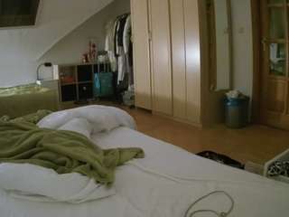 voyeurcam-julmodels-bed-1 webcam model stream image