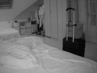 voyeurcam-julmodels-bed-1 webcam model stream image