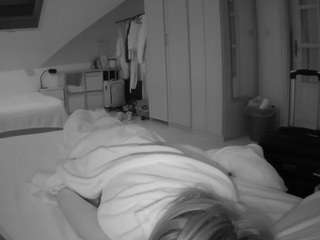 voyeurcam-julmodels-bed-1 webcam model stream image