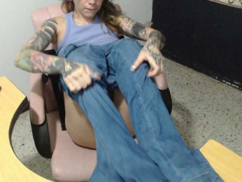 kuromii-chang webcam model stream image