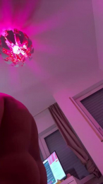 Hotbarbiee webcam model stream image