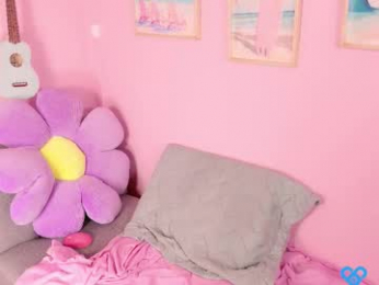 little_effy18_ webcam model stream image