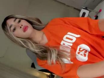 urdreamgirl_withbigsurprise webcam model stream image