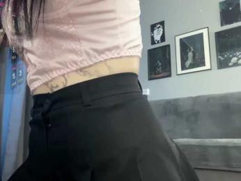 dark-girl webcam model stream image