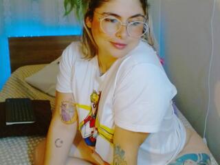 Juliietha Servas webcam model stream image