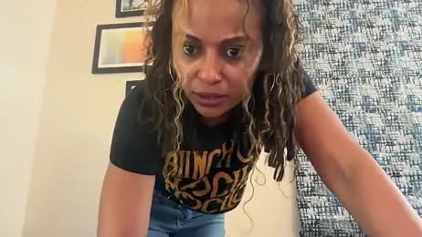 Goldie_Glows63 webcam model stream image