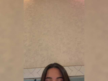 KissMec webcam model stream image