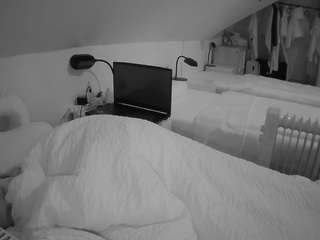 voyeurcam-julmodels-bed-4 webcam model stream image