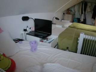 voyeurcam-julmodels-bed-4 webcam model stream image