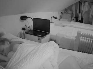 voyeurcam-julmodels-bed-4 webcam model stream image