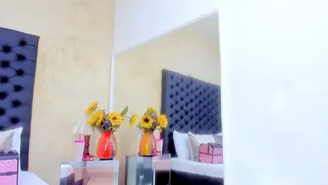 NahomiWhitel webcam model stream image