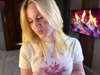 moonavelle webcam model stream image