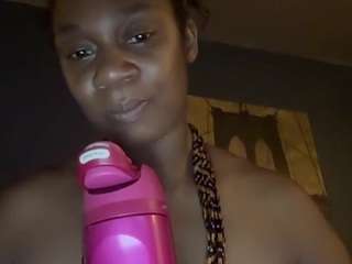 brownround1111 webcam model stream image