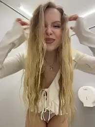 Liza_risky webcam model stream image