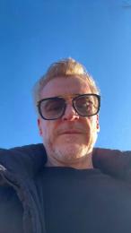 Axl_hot webcam model stream image