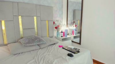 IsisBrown_ webcam model stream image