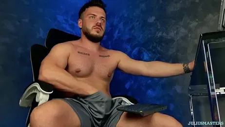 CLOUDYJULIUS webcam model stream image