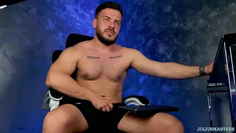 CLOUDYJULIUS webcam model stream image