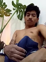 SkinniYamo webcam model stream image