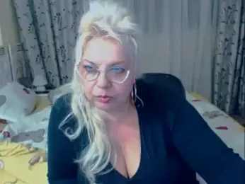 SonyaHotMilf webcam model stream image
