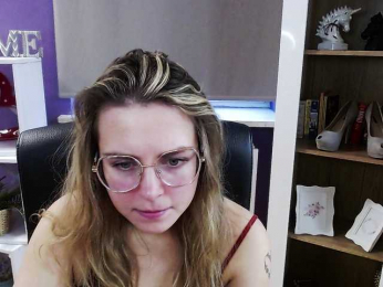 Soft-Zoey webcam model stream image