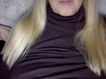 BlondyVio webcam model stream image