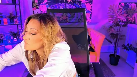 SarahAlluring webcam model stream image