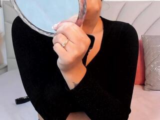 Mia Roussee webcam model stream image