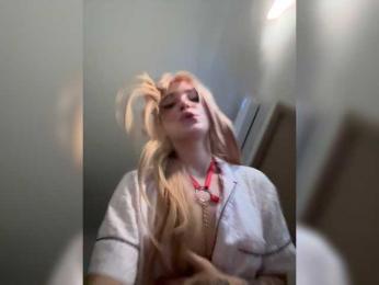 AstridMoss webcam model stream image