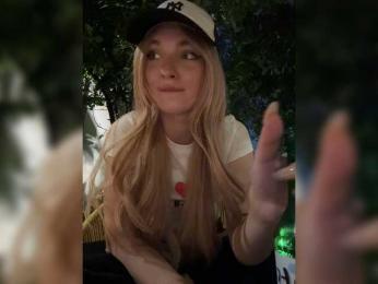 AstridMoss webcam model stream image