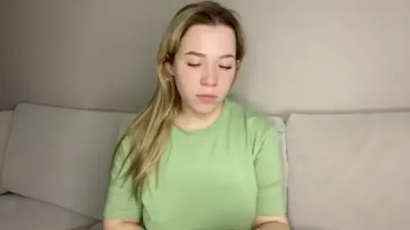 Embersweetbunny webcam model stream image