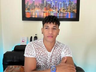 Yoxi Martinez webcam model stream image