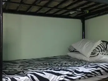 UrAsianTSCummer webcam model stream image