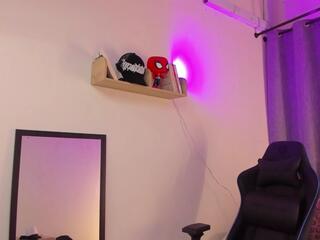 Ashton Hils webcam model stream image