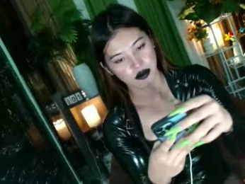 queen_kendalx19 webcam model stream image