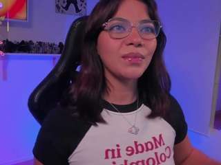 miavelour webcam camsoda model stream image